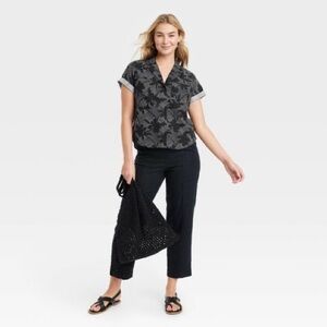 Women's Short Sleeve Collared Button-Down Shirt - Universal Thread